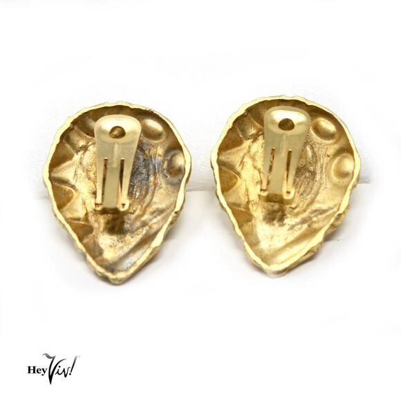 Vintage Tear Shaped Clip on Earrings with Gold Swirls on Ivory Enamel - Hey Viv - Picture 2 of 3
